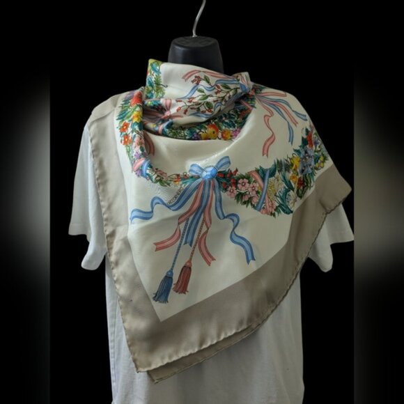 Authentic Gucci Floral V.Accornero Silk Scarf - Picture 12 of 15